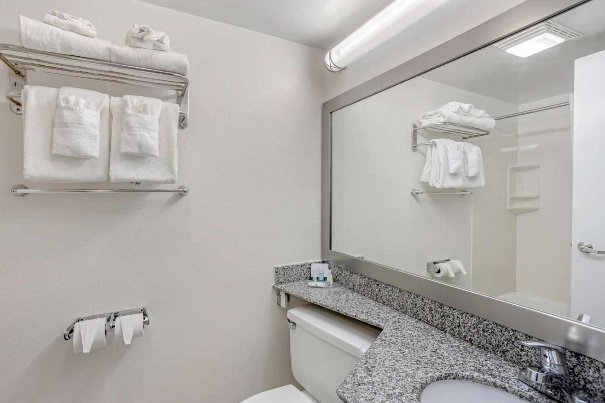 Inn Quality Enola -